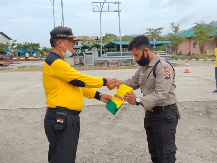 Penyerahan Penghargaan kepada Anggota Satpam Berprestasi di PT. Kunango Jantan
